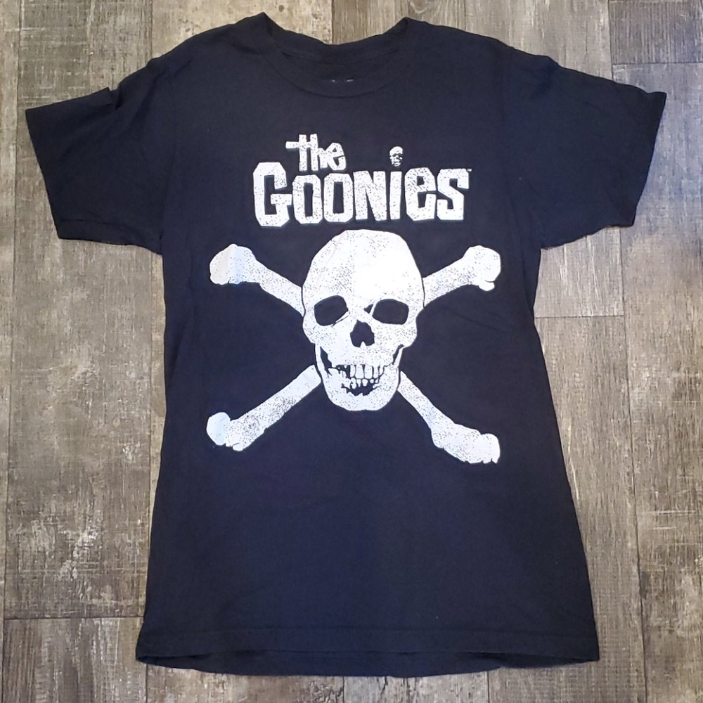😻 3/$15 Goonies shirt